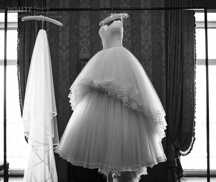 White Fashion Wedding Photographer Wedding in Italy 0014