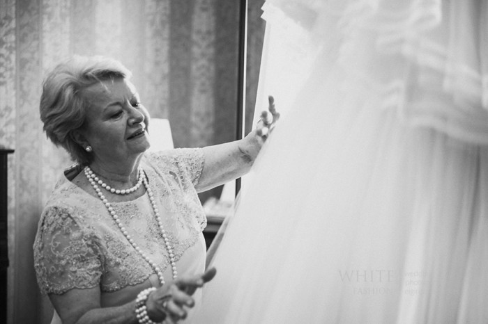 White Fashion Wedding Photographer Wedding in Italy 0016
