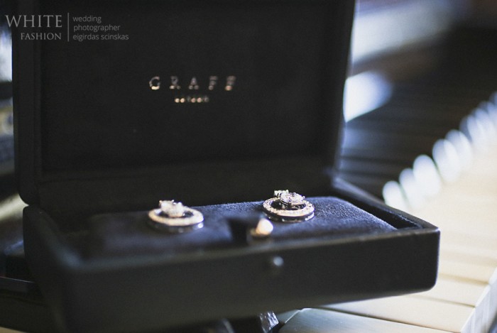 White Fashion Wedding Photographer Wedding in Italy 0018