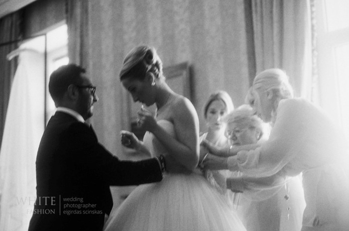 White Fashion Wedding Photographer Wedding in Italy 0030