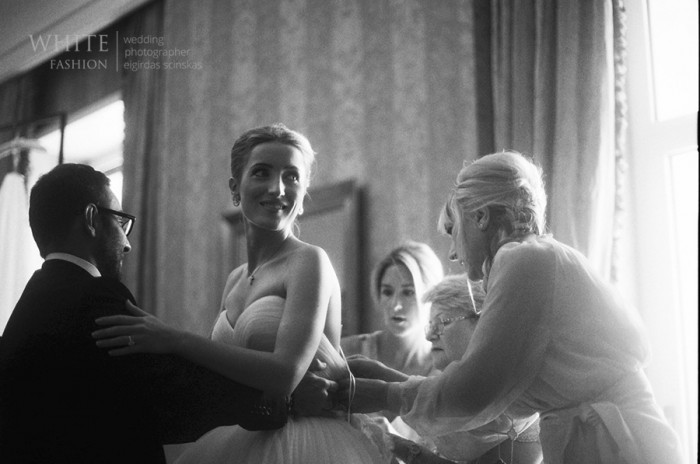 White Fashion Wedding Photographer Wedding in Italy 0031
