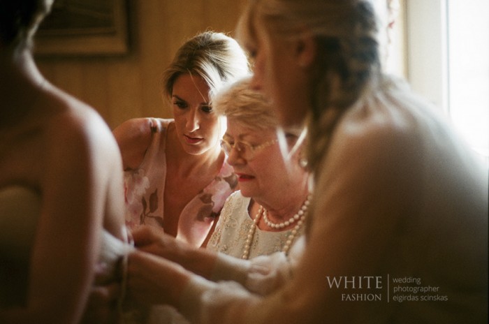 White Fashion Wedding Photographer Wedding in Italy 0032