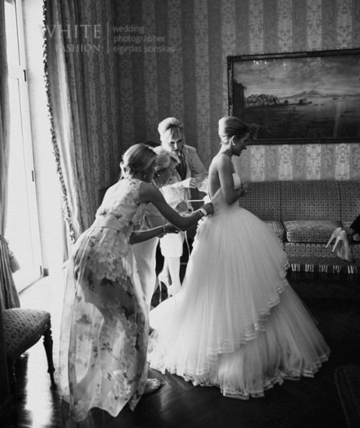 White Fashion Wedding Photographer Wedding in Italy 0033