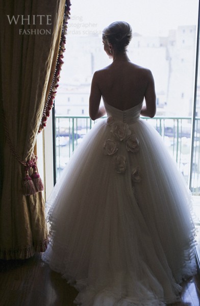 White Fashion Wedding Photographer Wedding in Italy 0037