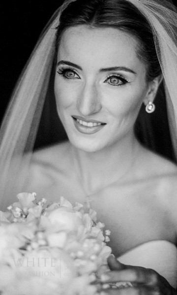 White Fashion Wedding Photographer Wedding in Italy 0043