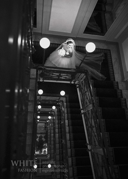 White Fashion Wedding Photographer Wedding in Italy 0044