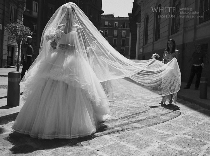 White Fashion Wedding Photographer Wedding in Italy 0057