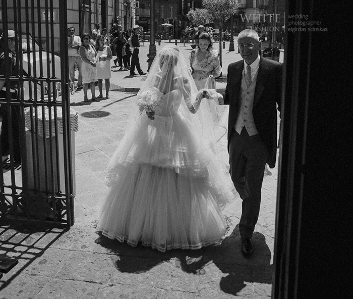 White Fashion Wedding Photographer Wedding in Italy 0059