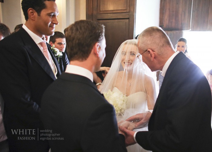 White Fashion Wedding Photographer Wedding in Italy 0060