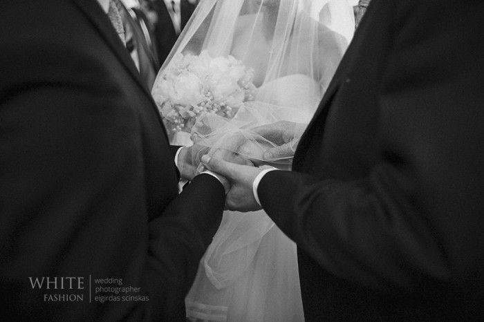 White Fashion Wedding Photographer Wedding in Italy 0061