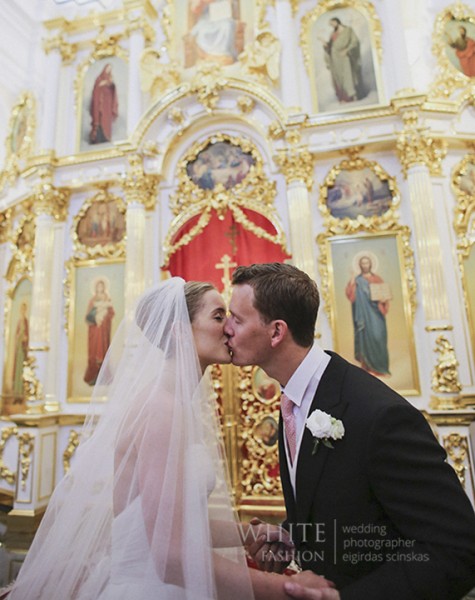 White Fashion Wedding Photographer Wedding in Italy 0076