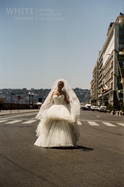 White Fashion Wedding Photographer Wedding in Italy 0087