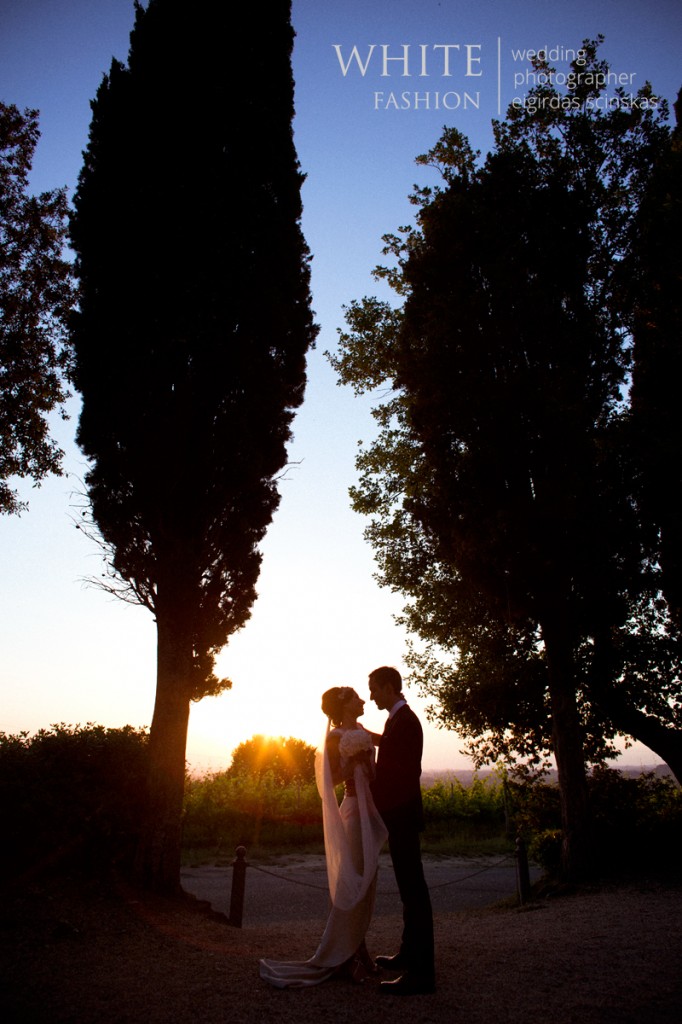 WHITE fashion wedding photographer italy tuscany wedding in italy